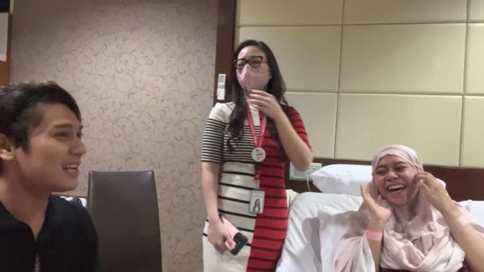 Lesti Kejora dan Rizky Billar di rumah sakit