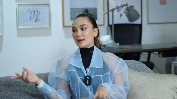 Luna Maya bosan ditanya tentang balikan sama Ariel Noah. Mengaku tanya dan minta jawaban dulu dari Ariel.