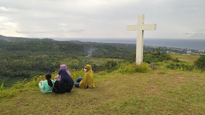 Makatete Hills, kawasan wisata puncak bukit yang terletak di Desa Warembungan, Kecamatan Pineleng, Kabupaten Minahasa, Sulawesi Utara