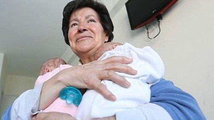 Mauricia Ibanez (69 tahun) melahirkan anak kembar di usia 64 tahun.