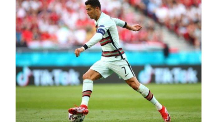Megabintang Portugal Cristiano Ronaldo menggiring bola, Skor hungaria vs Portugal