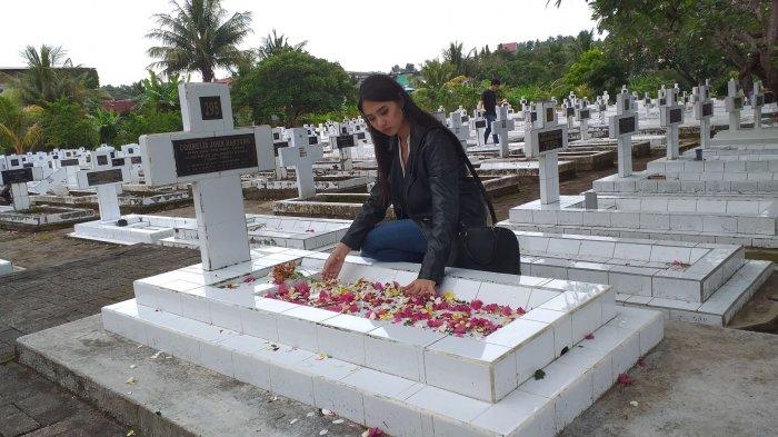 Noni Sulut 2019, Nathania Limantara berziarah ke Taman Makam Pahlawan, Minggu (10/11/2019).
