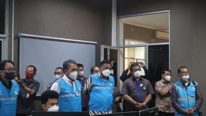 Menteri ESDM RI Arifin Tasrif dan rombongan meninjau langsung kantor PLN Unit Pelaksana Pengatur Beban (UP2B) Sistem Minahasa