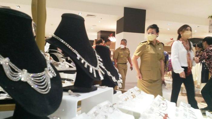Metro Departemen Store yang berada di Mantos 3 Kota Manado, Sulawesi Utara, Jumat (3/12/2021).
