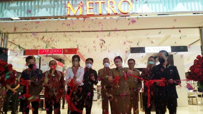 Metro Departemen Store yang berada di Mantos 3 Kota Manado, Sulawesi Utara, Jumat (3/12/2021).