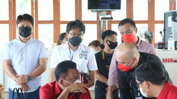 Michael Umbas, CEO Anak Bangsa Juara bersama Olly Dondokambey dan Steven Kandou di masa Pilkada Sulut tahun lalu.