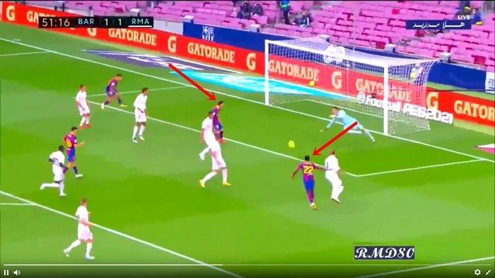 (Momen Lionel Messi tampak kecewa pada Ansu Fati saat melawan Real Madrid pada laga pekan ketujuh Liga Spanyol 2020-2021./via BolaSport.com)