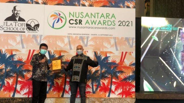 Operation Head DPPU Hasanuddin Maros, Yudho Wibowo saat menerima penghargaan semalam
