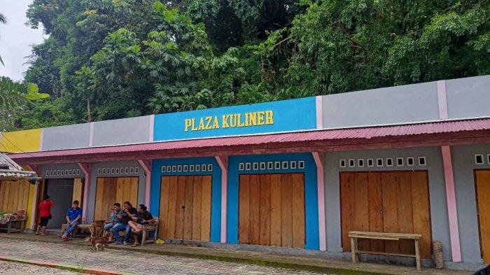 Plaza Kuliner di Pantai Pananualeng di Kabupaten Kepulauan Sangihe