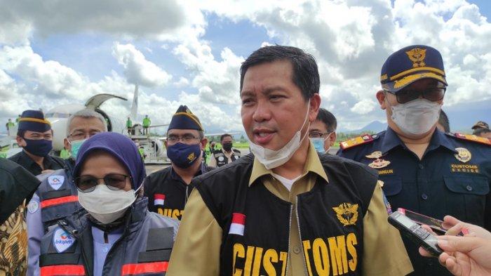 Wagub Sulut Steven Kandouw, Kepala BKIPM Dr Rina dan Kepala BC Sulbagtara, Cerah Bangun saat peluncuran ekspor langsung ke Singapura di Bandara Internasional Sam Ratulangi Manado, Senin (08/03/2021).