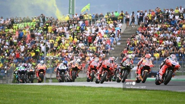 Pembalap bersaing selama Grand Prix Sepeda Motor Austria di trek balap Red Bull Ring di Spielberg, Austria pada 15 Agustus 2021.