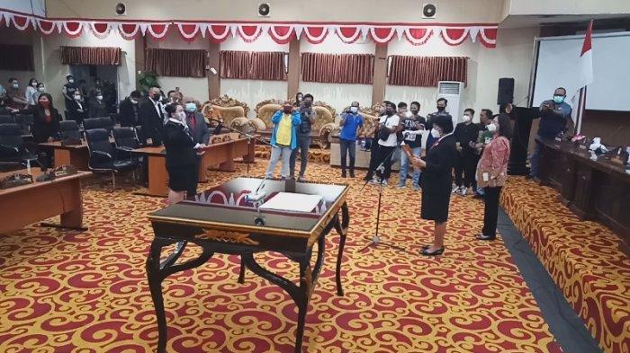 Pengambilan sumpah dan janji anggota DPRD Manado PAW dari Partai Demokrat Cecilia Longdong berlangsung Kamis (4/2/2021).