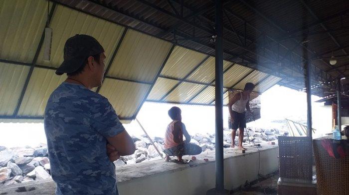 Pengusaha terdampak terjangan ombak Tinggi