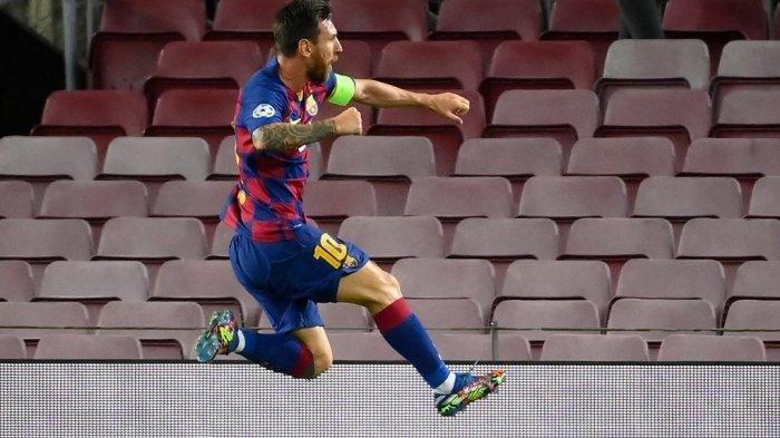 Penyerang Barcelona, Lionel Messi, melakukan selebrasi setelah mencetak gol pada pertandingan leg kedua babak 16 besar Liga Champions UEFA antara FC Barcelona dan Napoli di stadion Camp Nou di Barcelona pada 8 Agustus 2020.