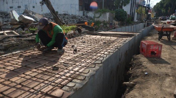 Perbaikan Darainase di Jalan Betesda Manado