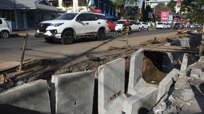 Perbaikan Darainase di Jalan Betesda Manado