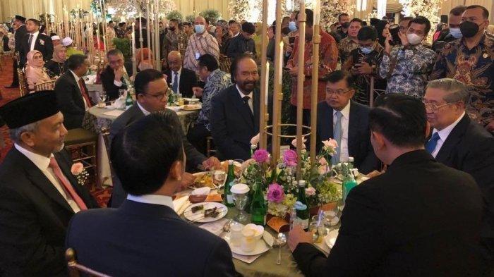 Pertemuan antara Ketua Umum Partai Demokrat Agus Harimurti Yudhoyono (AHY) dengan Anies Baswedan, yang purnatugas sebagai Gubernur DKI Jakarta Minggu (16/10) malam.