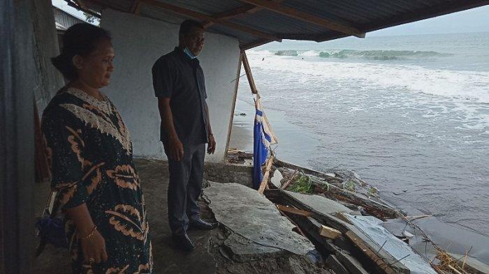 Gelombang tinggi di Pesisir Pantai Bolmong