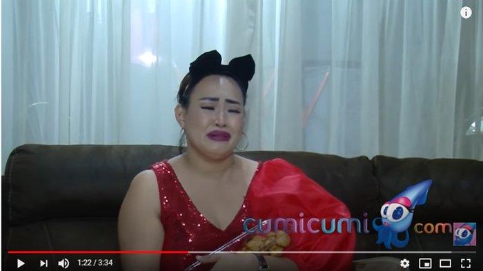Pinkan Mambo rela jualan pisang gorng demi bayar utang