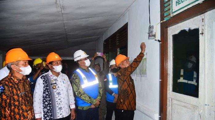PLN berhasil mengalirkan listrik untuk 6 Desa di Kabupaten Banggai Laut dan 4 Desa di Kabupaten Banggai Kepulauan, Minggu 25 April 2021 kemarin.