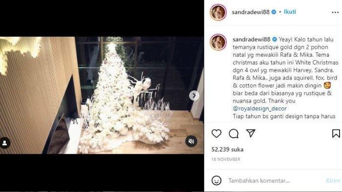 Pohon natal di rumah Sandra Dewi.