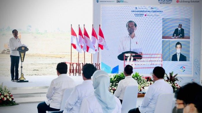 Presiden Joko Widodo juga menyampaikan komitmen Indonesia dalam dukungan pengembangan ekosistem industri baterai dan kendaraan listrik.