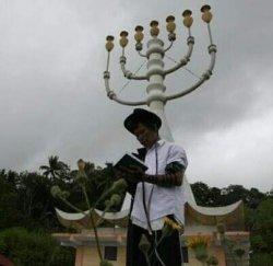 Ini Cara Makan Ala Yahudi Menurut Rabbi Yobbi Ensel di Manado Sulawesi Utara