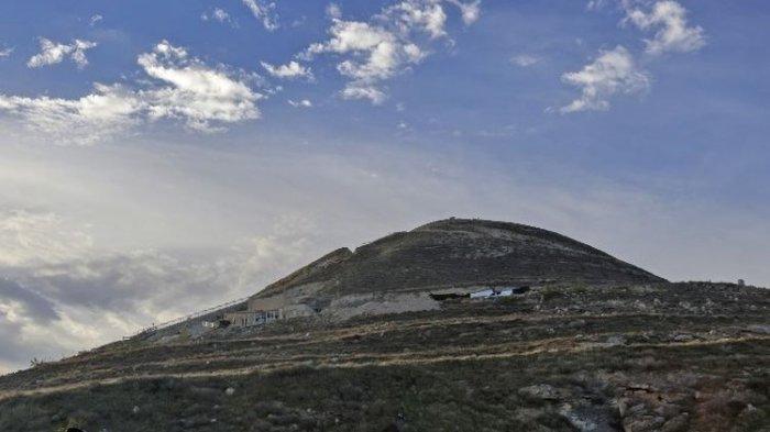 Lihat Foto Otoritas Israel bersiap untuk menyingkap struktur yang sebelumnya terlarang di dalam benteng-istana Raja Herodes Herodium.