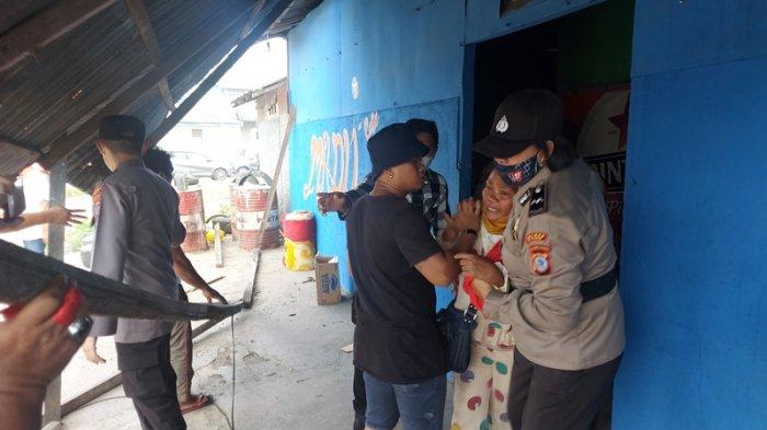 suasana eksekusi pengosongan lahan d di padang pasir, lingkungan I Kelurahan Pateten I Kecamatan Aertembaga Kota Bitung, Provinsi Sulawesi Utara (Sulut) ricuh.