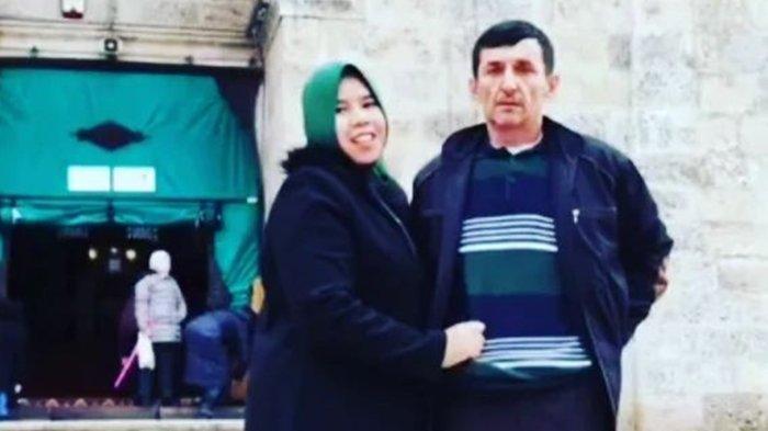 Rohimah terciduk menghapus foto bersama sang suami dari Instagram