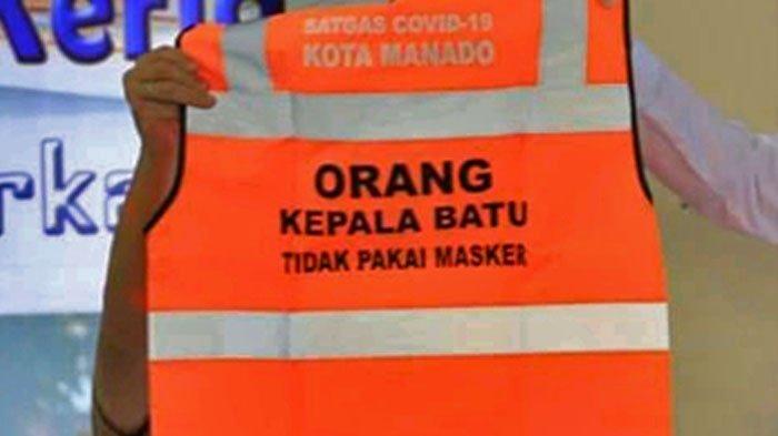Wali Kota Manado GS Vicky Lumentut memperlihatkan rompi bagi warga yang tidak disiplin protokol kesehatan.