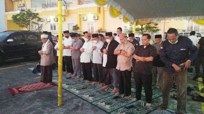 Kanwil Kementerian Agama Provinsi Sulawesi Utara Anwar Abubakar mengimbau agar Salat Idul Fitri para jemaah tetap menjalankan ibadah sesuai aturan
