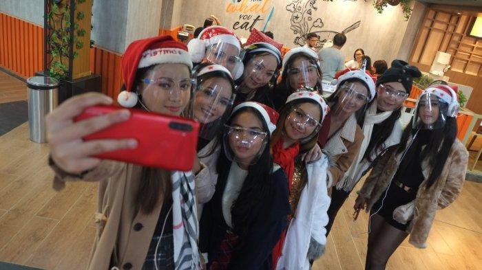 Sesi pemotretan dalam rangkaian Christmas Runaway, Sabtu (4/12/2021).