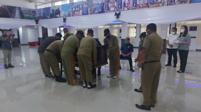 persiapan untuk pelaksanaan upacara persemayaman jenazah Dr SH Sarundajang