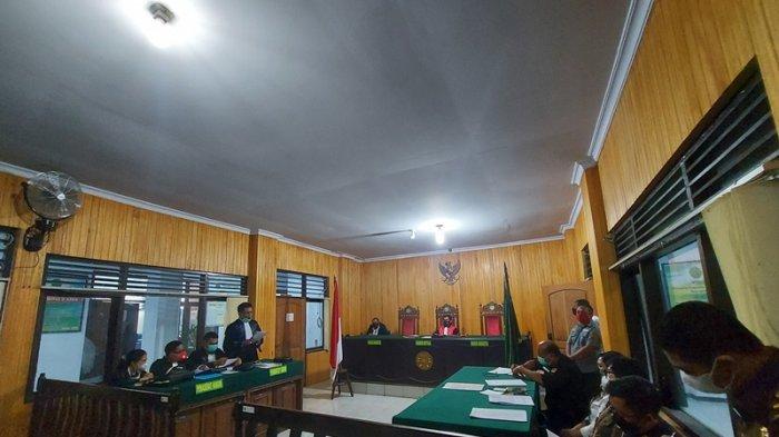sidang perdana dengan agenda Praperadilan oleh termohon tersangka kasus tindak pidana korupsi di Dinas PMPTSP dengan termohon Kepala Kejaksaan Negeri Bitung, di ruang Cakra PN Bitung Rabu (24/3/2021).