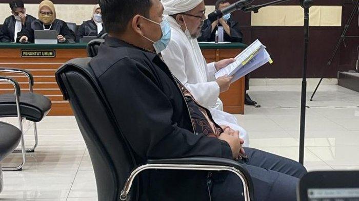 Rizieq Shihab membacakan pleidoi atau nota pembelaan terkait kasus tes usap RS Ummi Bogor. Nama Wiranto, Budi Gunawan dan Tito Karnavian disebut HRS.