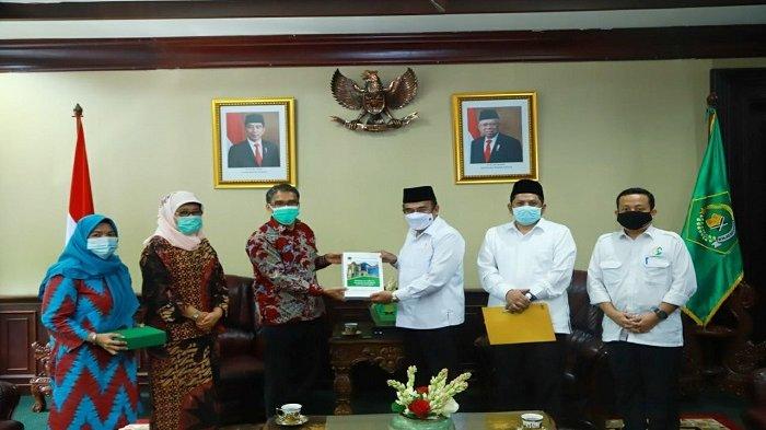 Rektor Serahkan Proposal Alih Status IAIN Manado - UIN Sulut