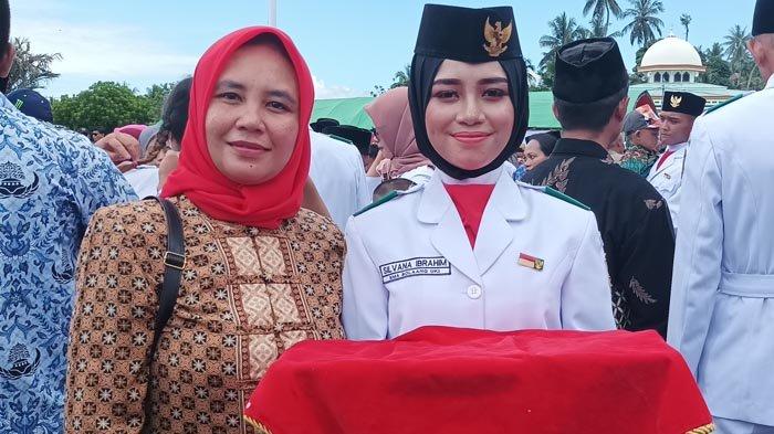Silvana Ibrahim, Pembawa Baki pada Upacara HUT ke-77 RI di Bolsel Sulawesi Utara, hari ini Rabu 17 Agustus 2022.