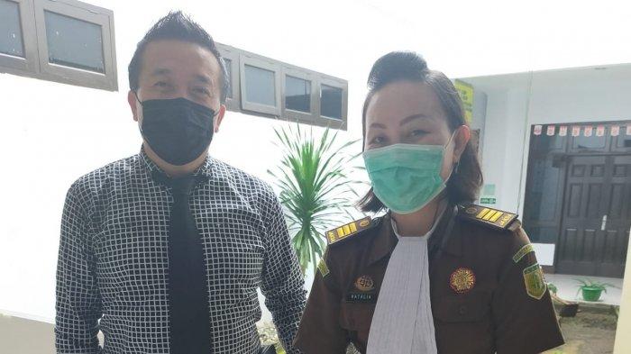 Sofyan bersama Jaksa Penutut Umum (JPU) Natalia Katumpali, SH.