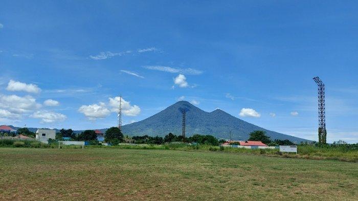 stadion Duasudara Manembo-Nembo di Kelurahan Manembo-Nembo Tengah Kecamatan Matuari Kota Bitung Provinsi Sulut