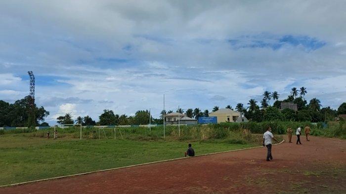 Stadion Duasudara Manembo-Nembo di Kelurahan Menembo-Nembo Kecamatan Matuari.
