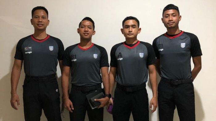 Steven Takasanakeng Wasit Basket Sulut yang memimpin pertandingan di Pon XX Papua.