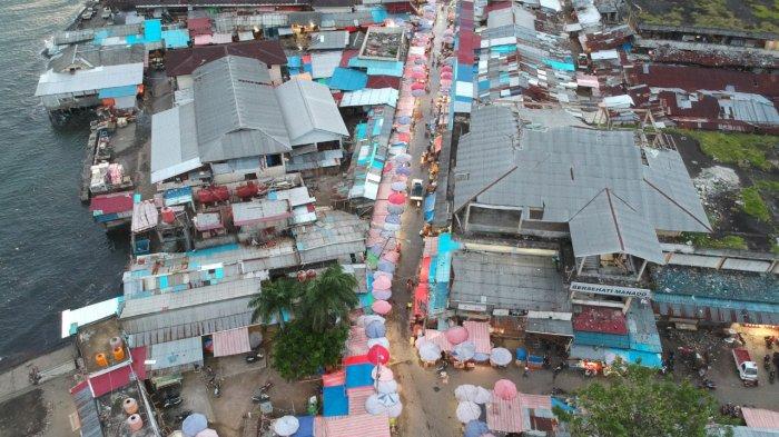 Suasana pasar bersehati yang dipadati kios-kios pedagang difoto dari udara pada, Senin (29/11/2021).