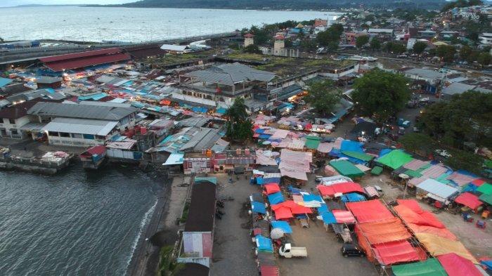 Suasana pasar bersehati yang dipadati kios-kios pedagang difoto dari udara pada, Senin (29/11/2021).