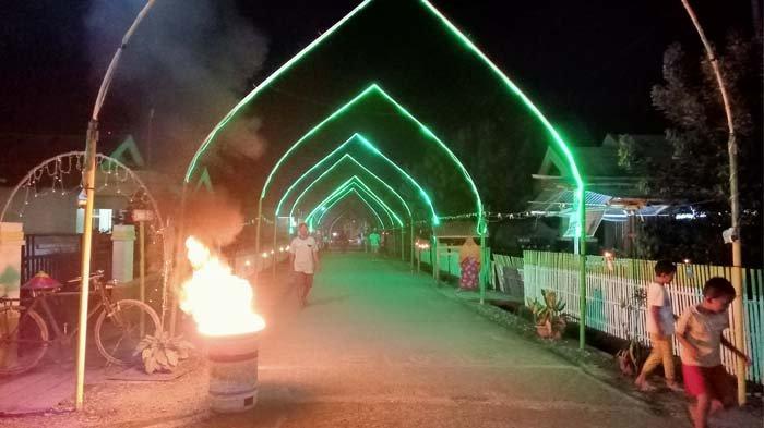 Tradisi memasang lampu botol (monuntul) di Boltim Sulut.