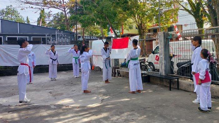 Upacara Bendera digelar oleh Taekwondoin dari 3 dojang di Manado.