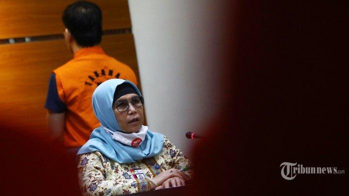 Wakil Ketua KPK Lili Pintauli Siregar memberikan keterangan saat konferensi pers penahanan tersangka Daftar Pencarian Orang (DPO) Hiendra Soejoto di gedung KPK, Jakarta, Kamis (29/10/2020). KPK resmi menahan Direktur PT Multicon Indrajaya Terminal Hiendra Soejoto setelah DPO sejak 11 Februari 2020 terkait dugaan suap pengurusan perkara di Mahkamah Agung (MA) tahun 2011-2016 yang melibatkan Mantan Sekretaris MA Nurhadi.