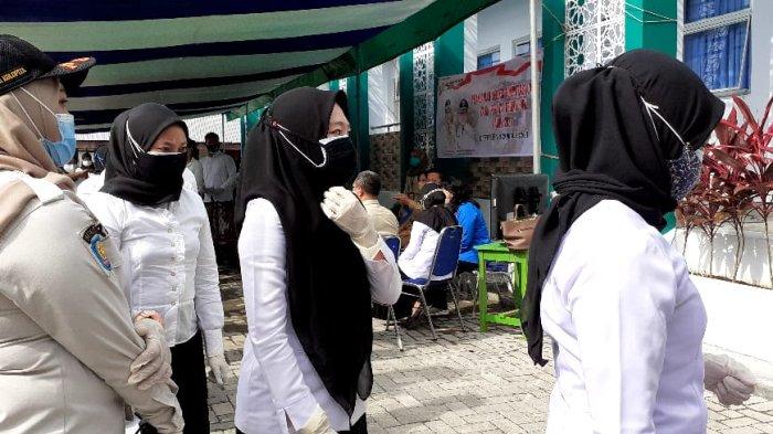 Wali Kota Kotamobagu Ir Hj Tatong Bara, Senin pagi (11/10/2021), membuka pelaksanaan Seleksi Kompetensi Dasar (SKD) bagi Calon Pegawai Negeri Sipil (CPNS) Kota Kotamobagu Tahun Formasi 2021.