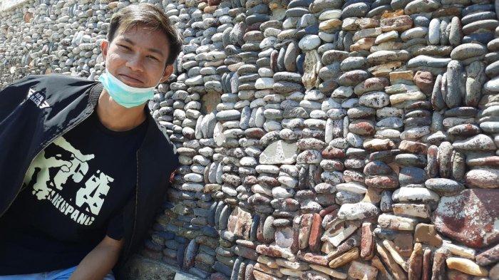 Berfoto ria di perkampungan warga di Pulau Bangka