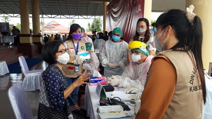 Bupati Bolaang Mongondow (Bolmong) Yasti Soepredjo Mokoagow batal menerima vaksinasi Covid-19 pada pencanangan vaksinasi Covid-19